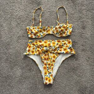 WeWoreWhat Sunflower Floral Bikini Set XS Underwire Top High Waist Tie Front
